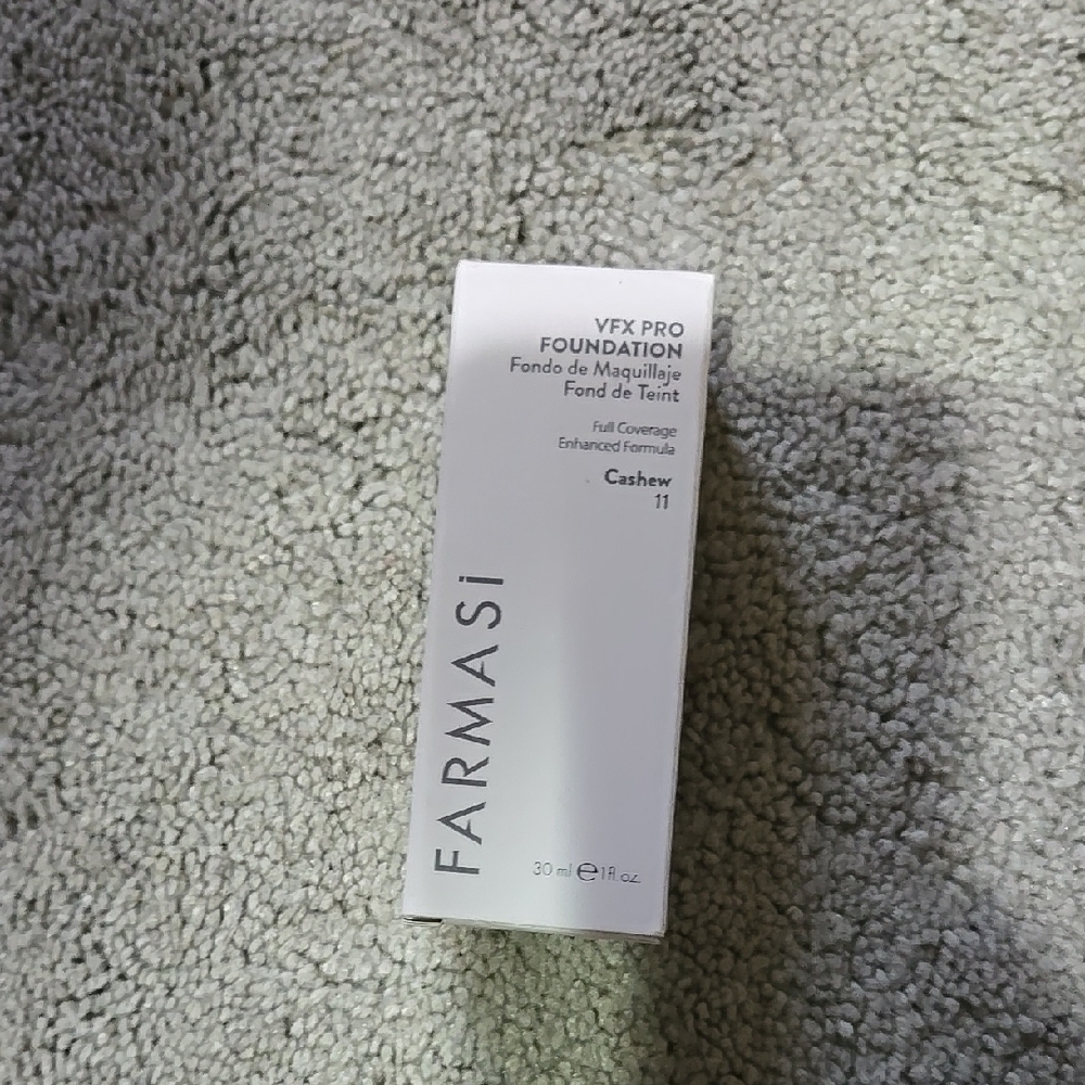 Farmasi VFX Pro Foundation in Cashew